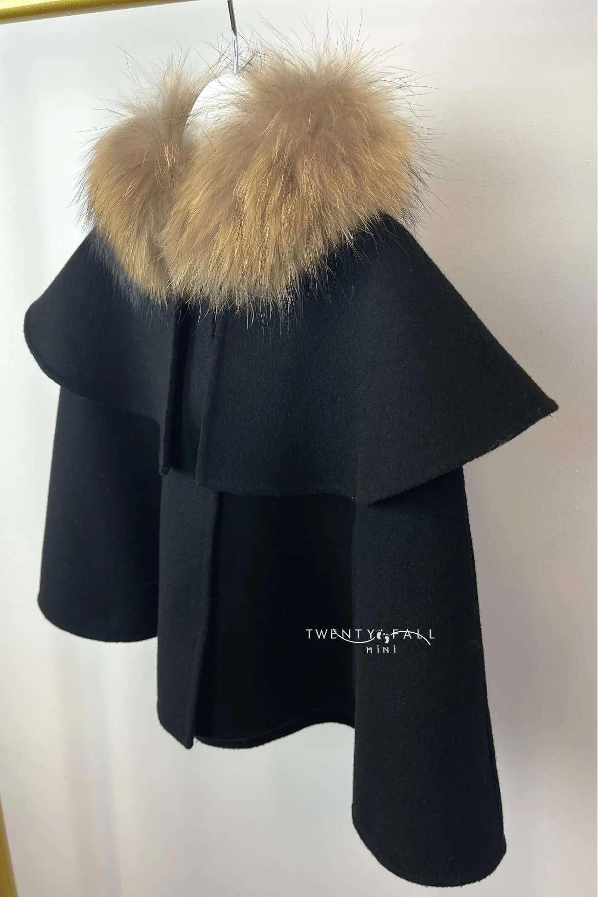 Ava Cape